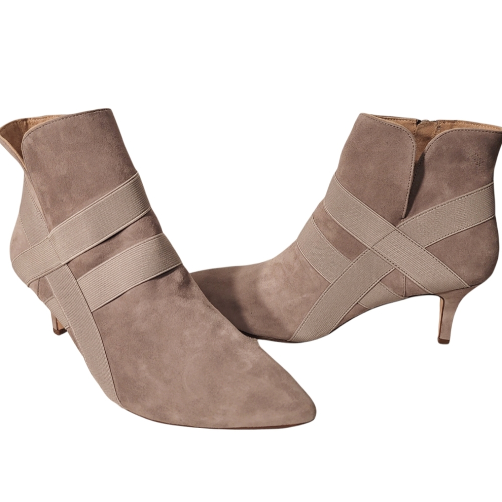 G.I.L.I. Pointed Toe Suede Ankle Booties EUC